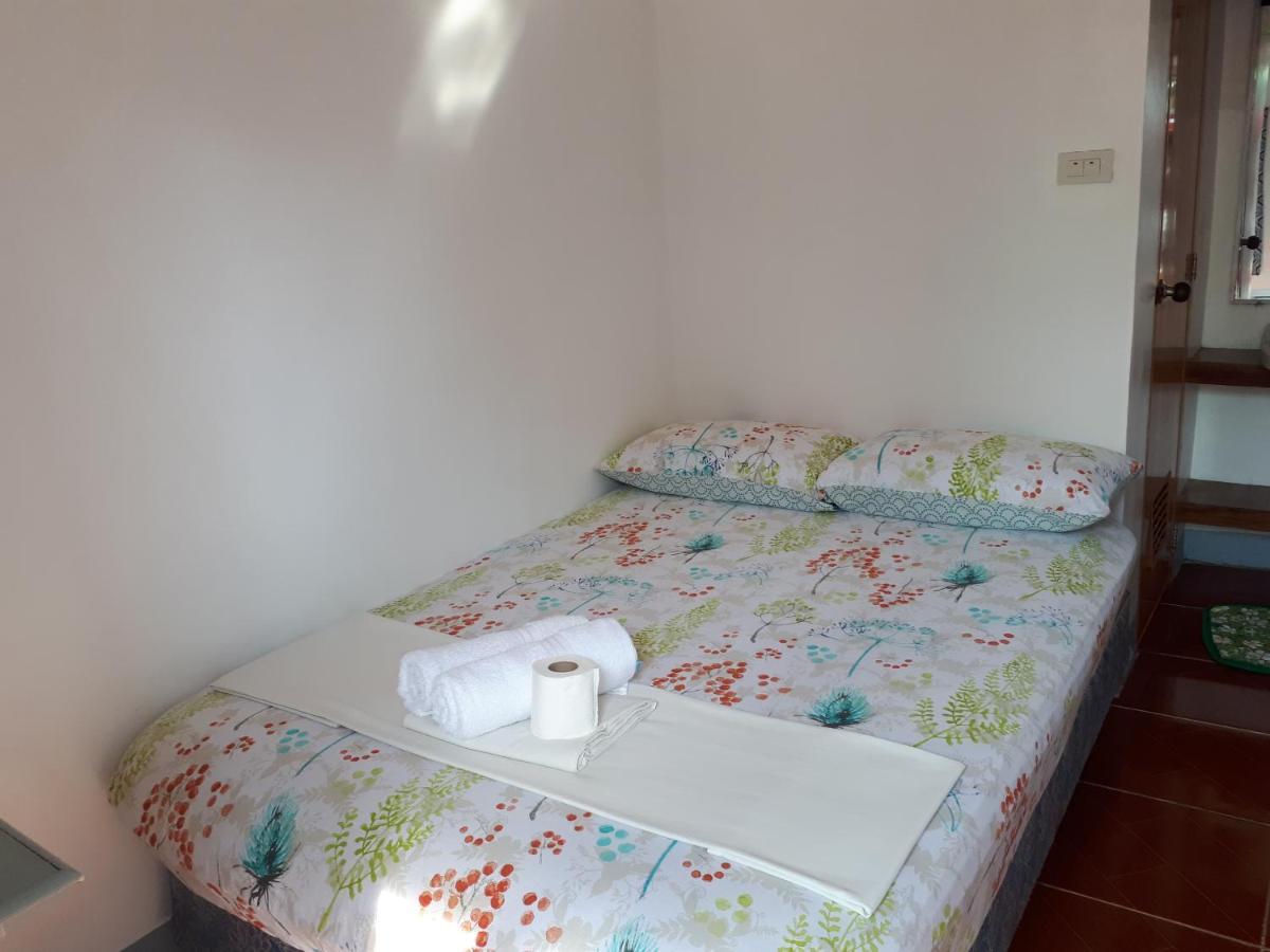 Mario'S Travellers Inn โกรอน ภายนอก รูปภาพ