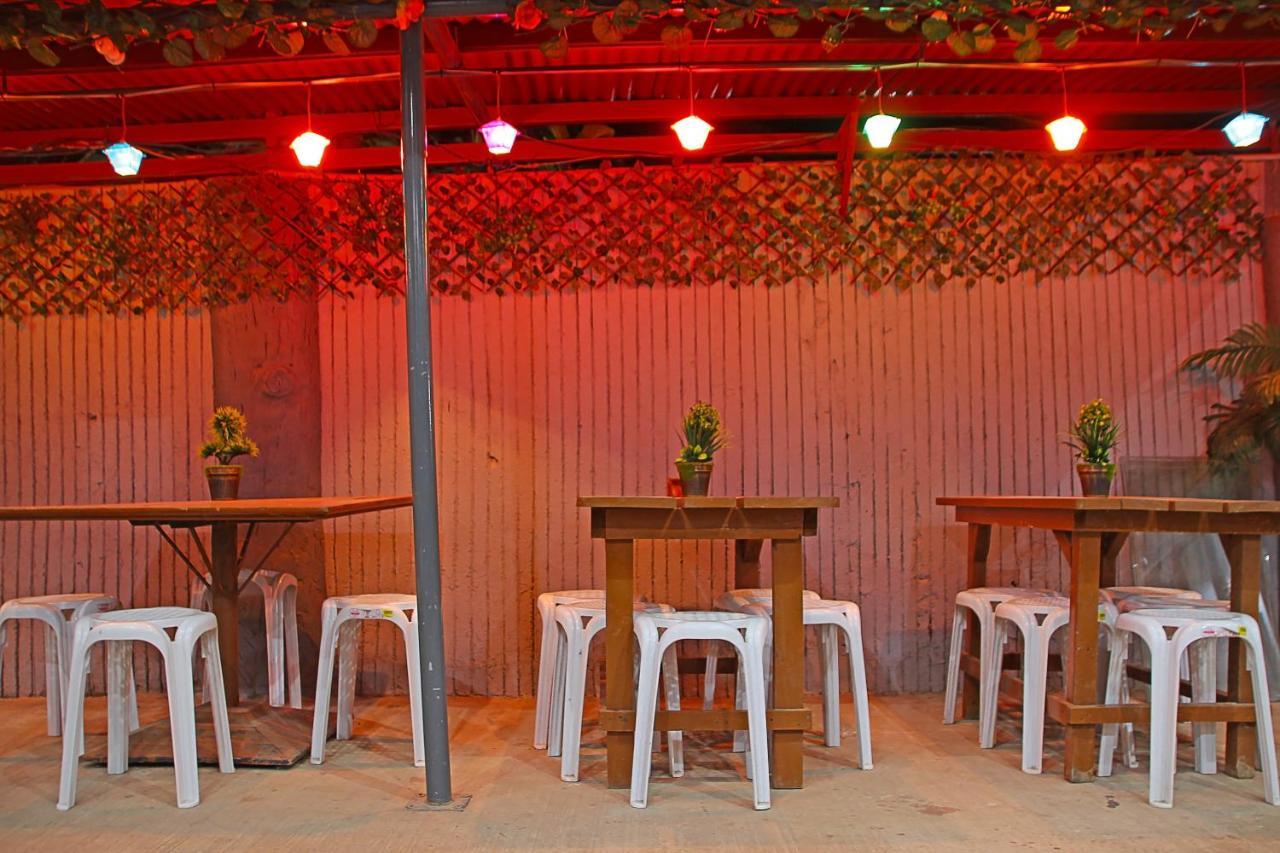 Mario'S Travellers Inn โกรอน ภายนอก รูปภาพ