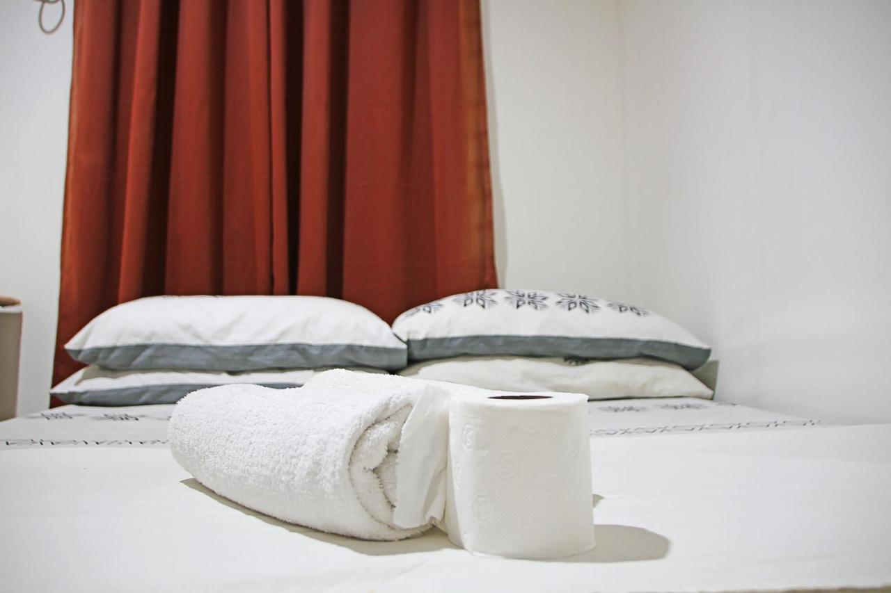 Mario'S Travellers Inn โกรอน ภายนอก รูปภาพ