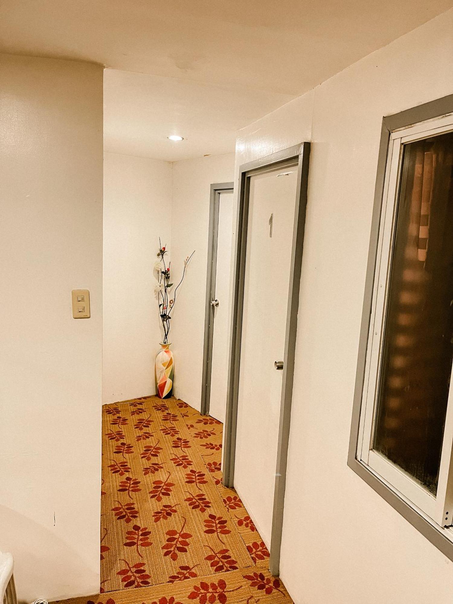 Mario'S Travellers Inn โกรอน ภายนอก รูปภาพ