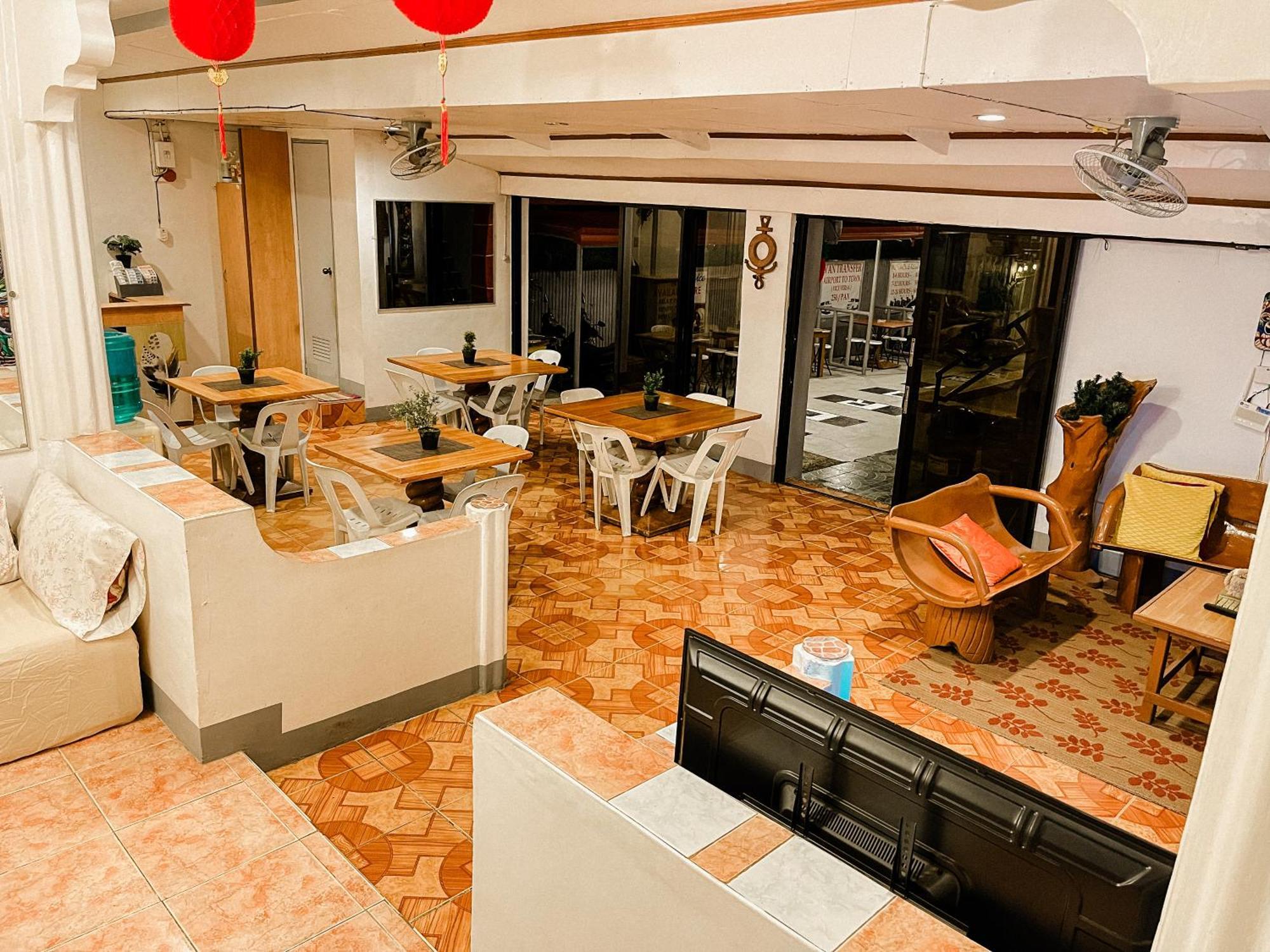Mario'S Travellers Inn โกรอน ภายนอก รูปภาพ