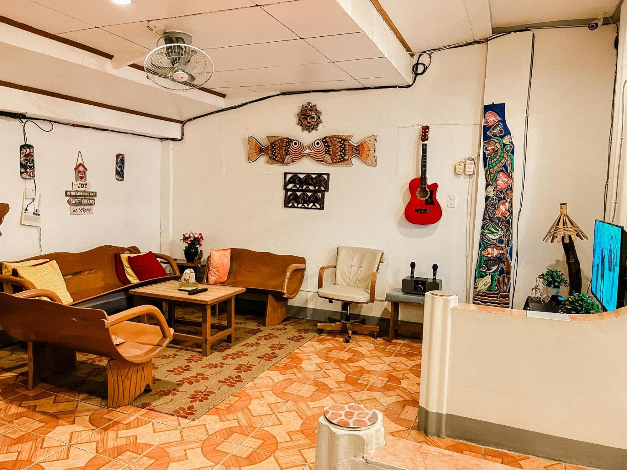 Mario'S Travellers Inn โกรอน ภายนอก รูปภาพ