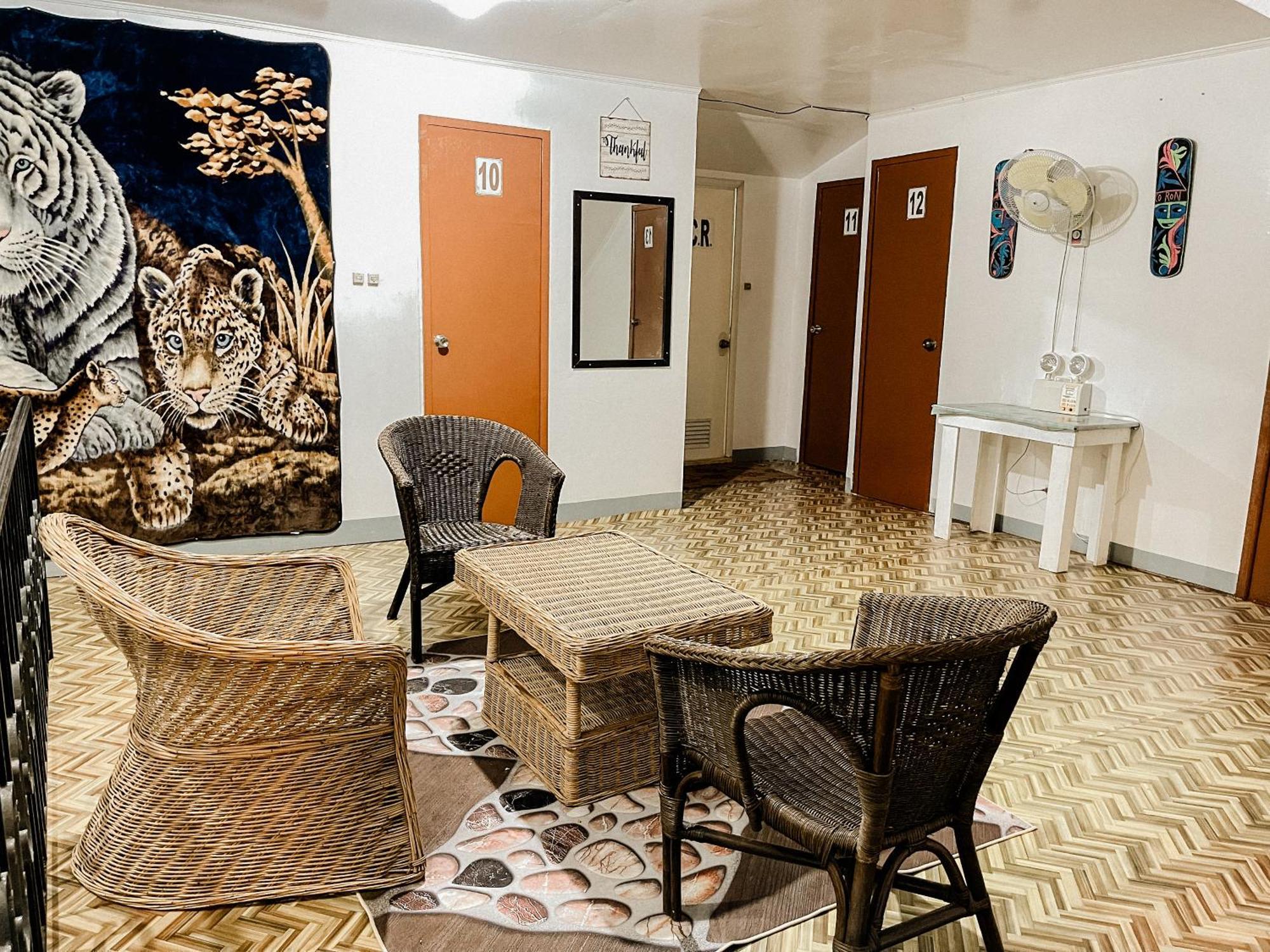 Mario'S Travellers Inn โกรอน ภายนอก รูปภาพ