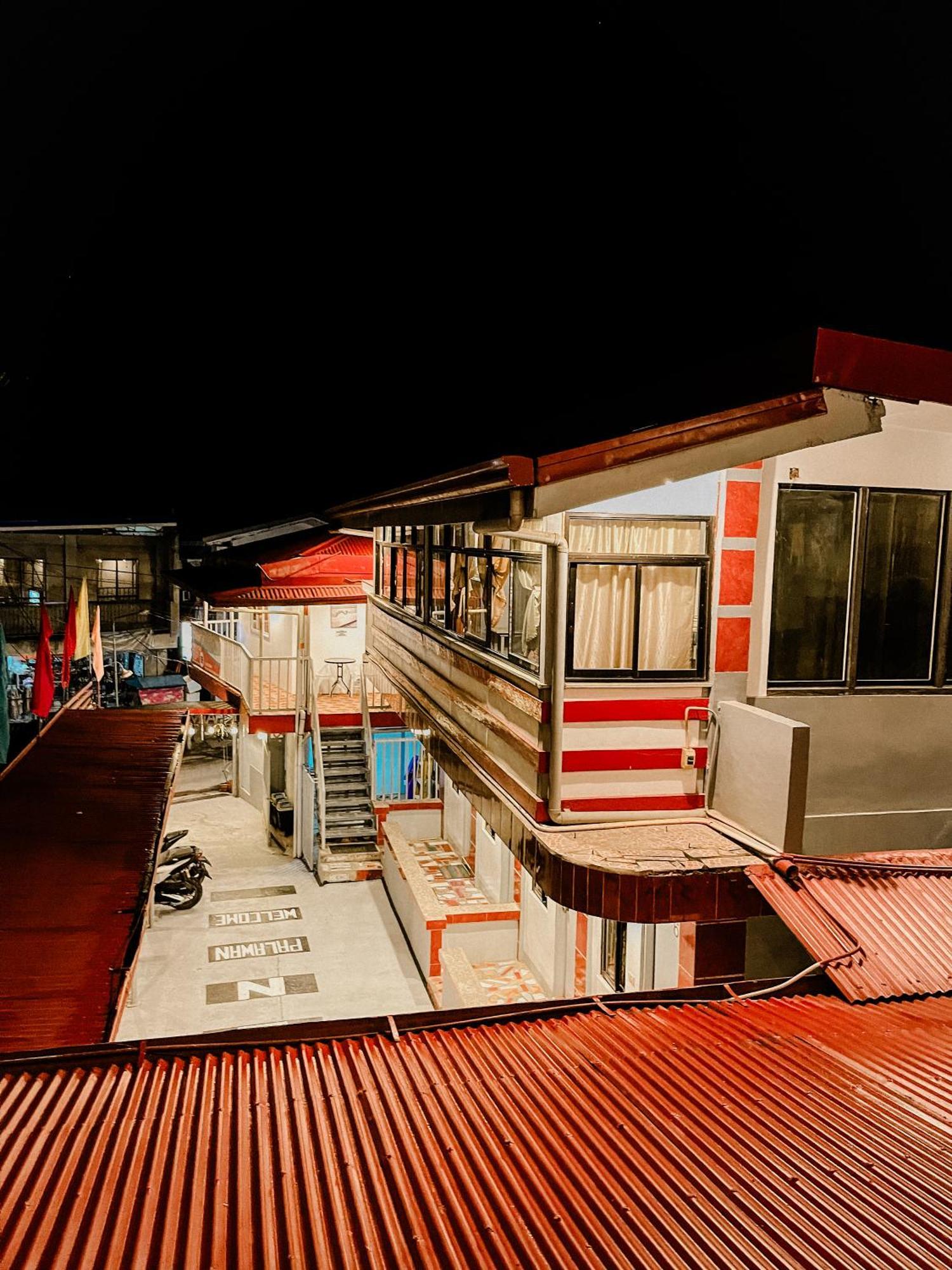 Mario'S Travellers Inn โกรอน ภายนอก รูปภาพ