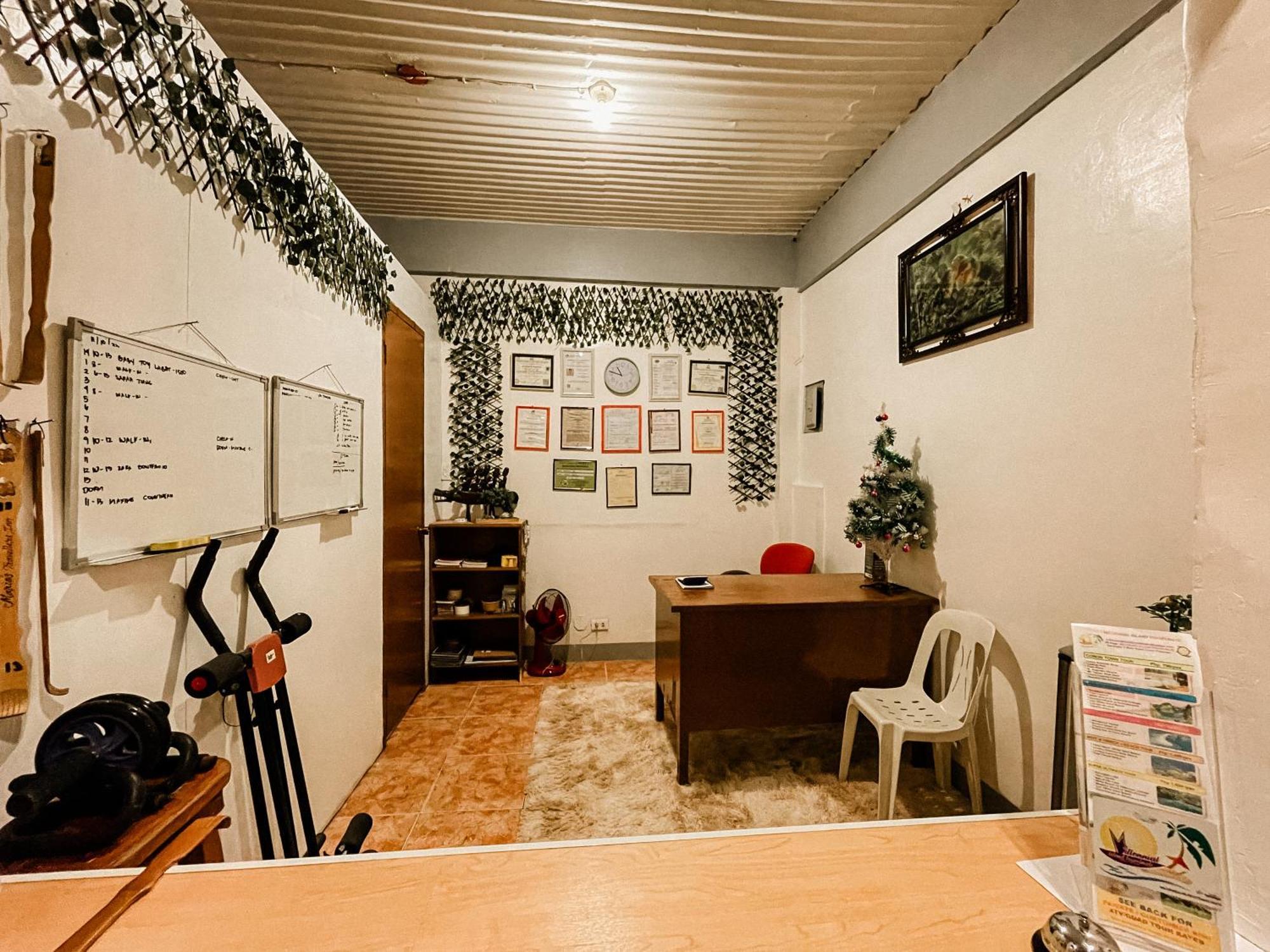 Mario'S Travellers Inn โกรอน ภายนอก รูปภาพ