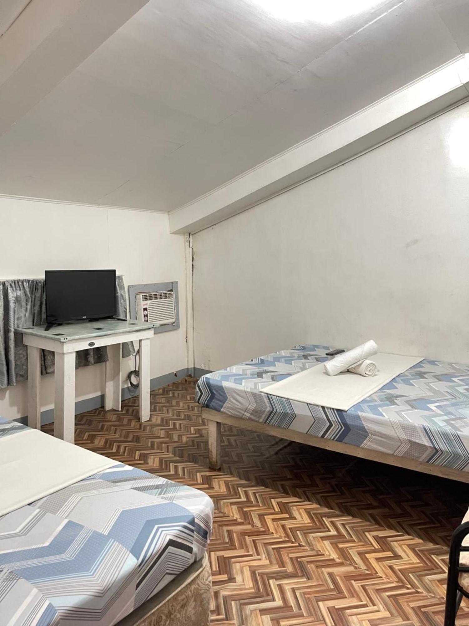 Mario'S Travellers Inn โกรอน ภายนอก รูปภาพ