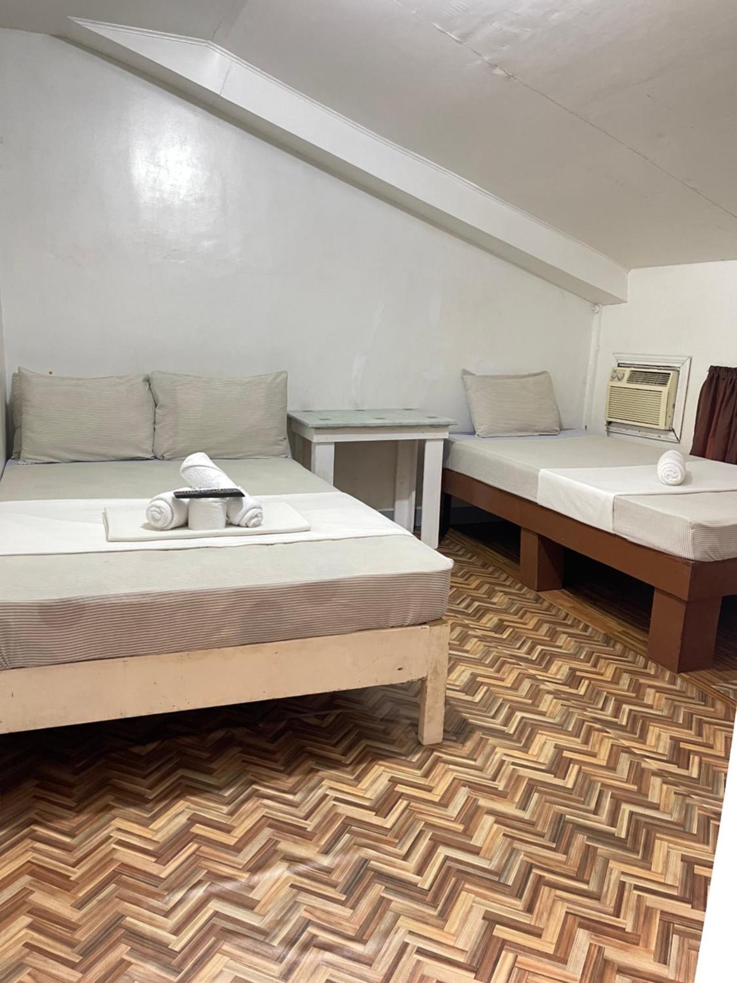 Mario'S Travellers Inn โกรอน ภายนอก รูปภาพ